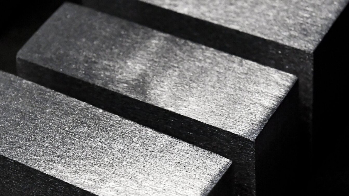 Световният пазар на платина с дефицит за четвърта поредна година