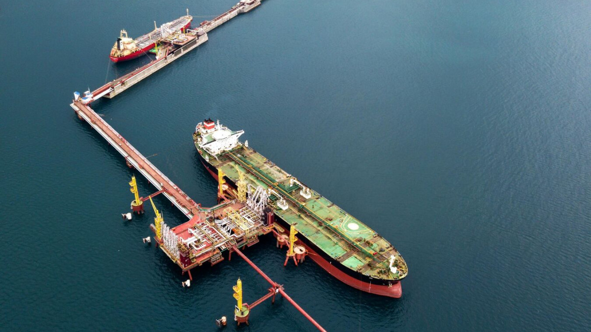 Петролът поскъпва заради опасения от ескалация на конфликта в Близкия изток