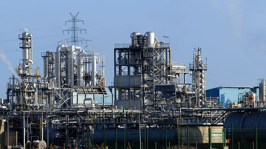 Цените на газа в Европа леко се понижават