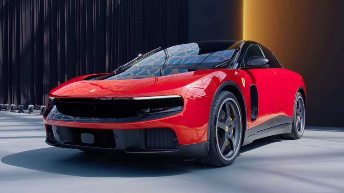 Ferrari представи първия си електрически автомобил