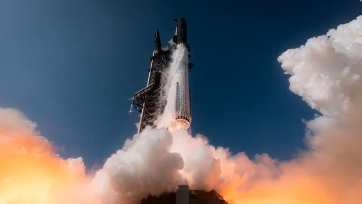 SpaceX от втория опит изстреля най-голямата ракета в света