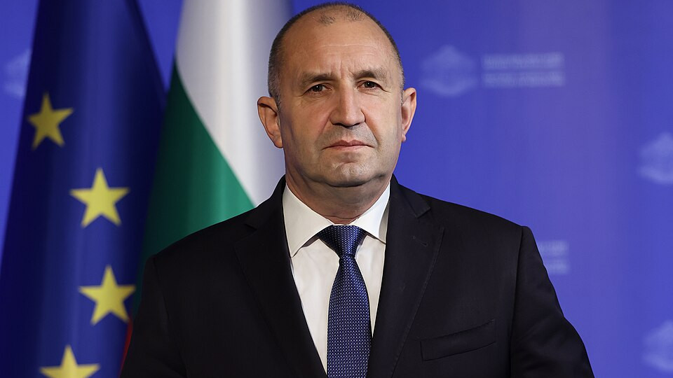 Преимерът Радев потвърди прекратяването на доставките на оръжие за Украйна