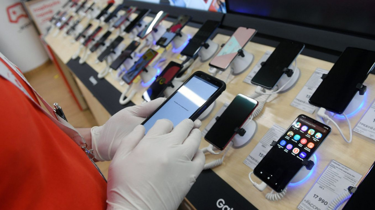 Доставките на смартфони на световния пазар са намалели с 6,7%
