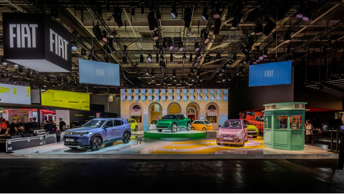 FIAT триумфира на автомобилното изложение в Париж