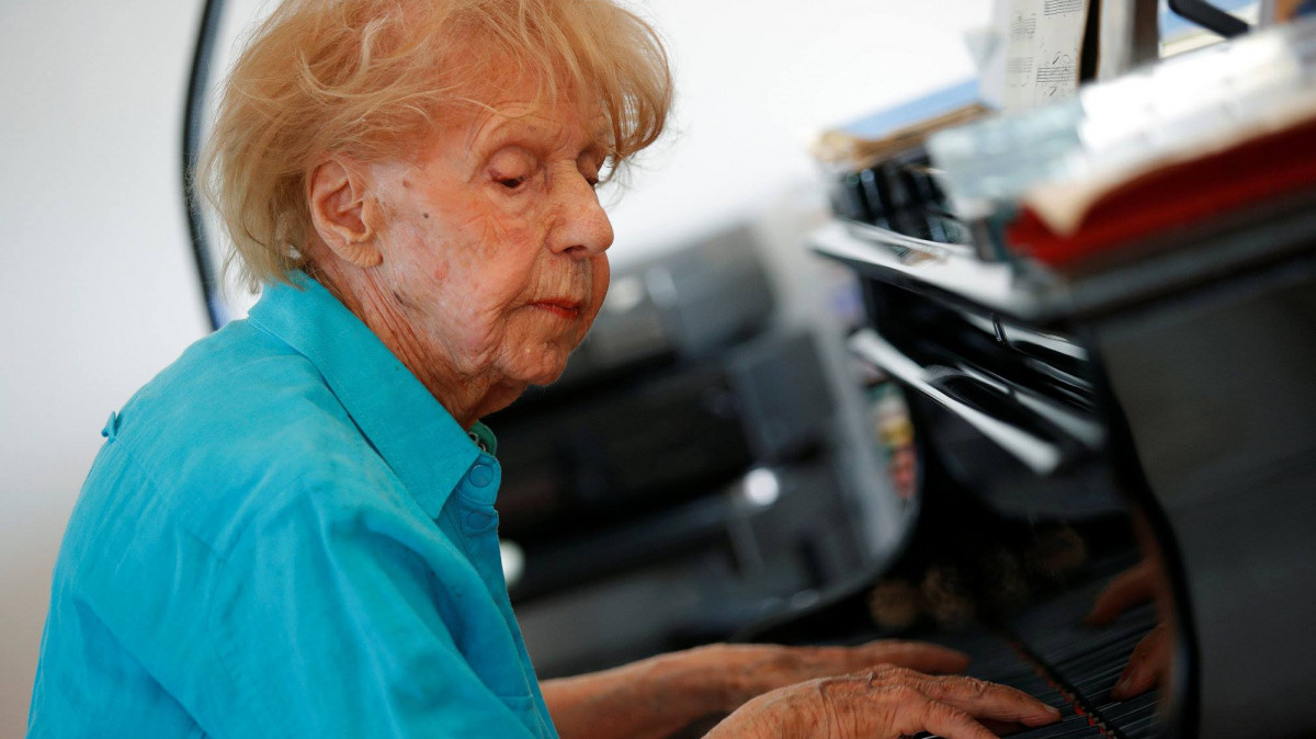 „Храна за душата ми“: 106-годишна френска пианистка издава нов албум