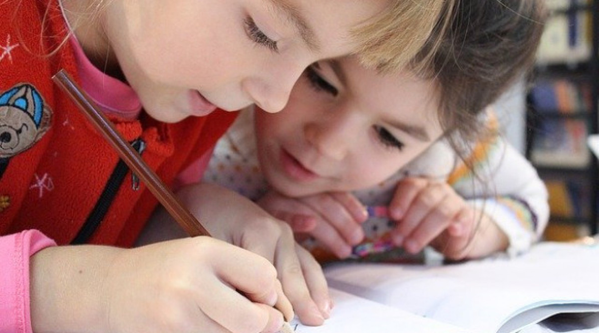 Учебната година в България ще започне присъствено за всички училища