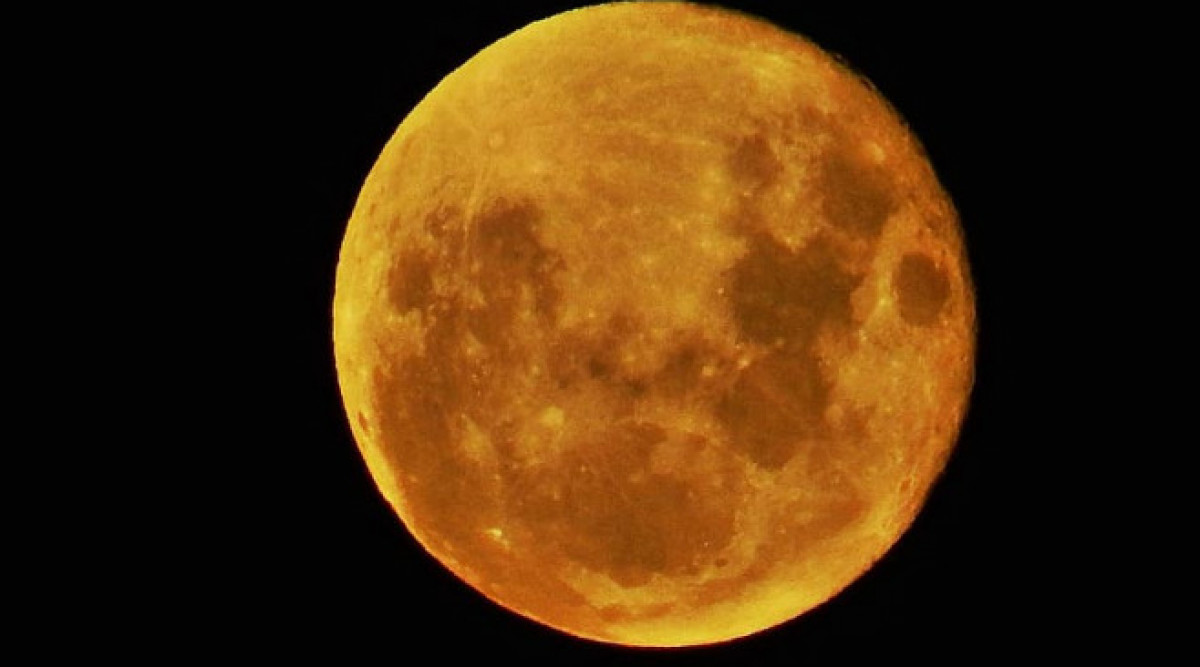 Парадокс: на Луната няма кислород, но все пак тя „ръждясва“