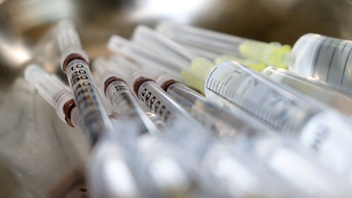 Moderna започва тестване на ваксината си срещу COVID-19 върху деца