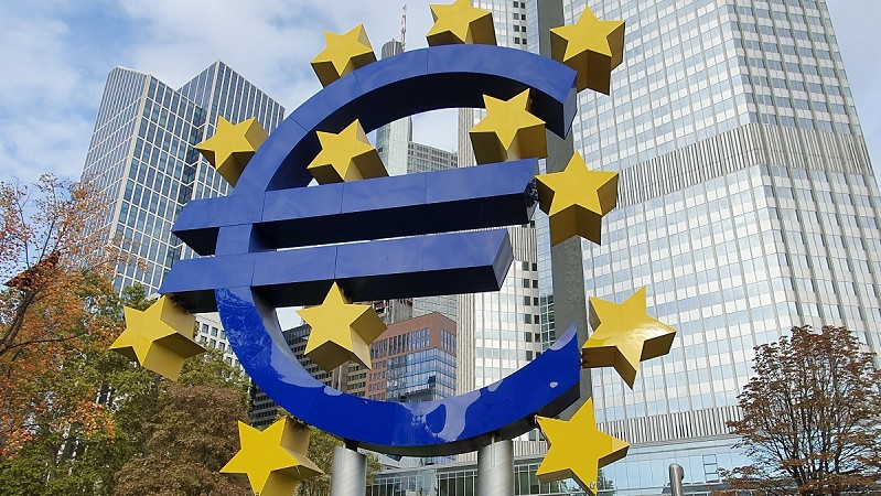 Европейската комисия започва офанзива срещу надмощието на щатския долар