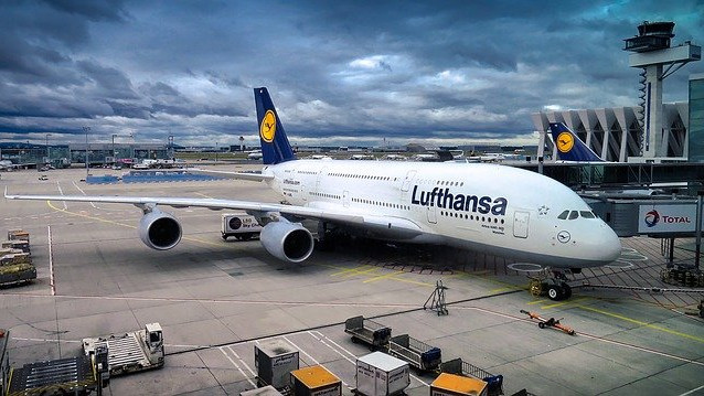 Германският авиопревозвач Lufthansa премахва обръщението „Дами и господа”