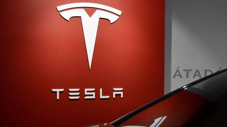 Tesla затваря първия си европейски завод за електромобили
