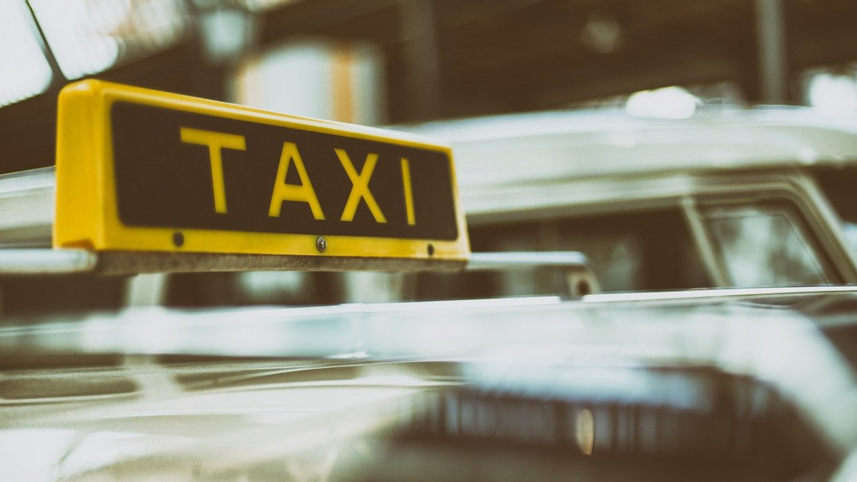 Такситата в София вдигат цените от април