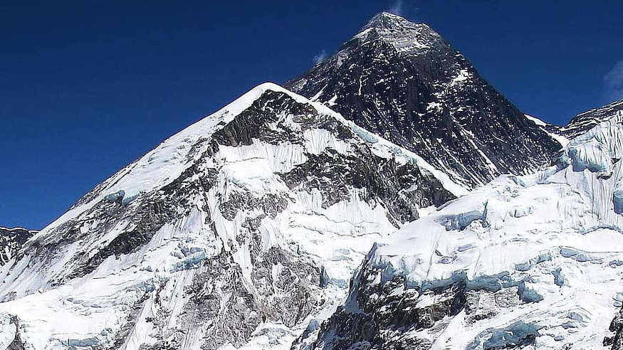 Ново измерване на Еверест добавя близо метър към височината му