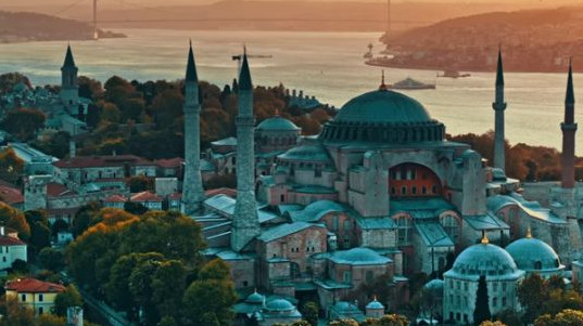 Турция спасява туризма с премахване на най-строгите ограничения