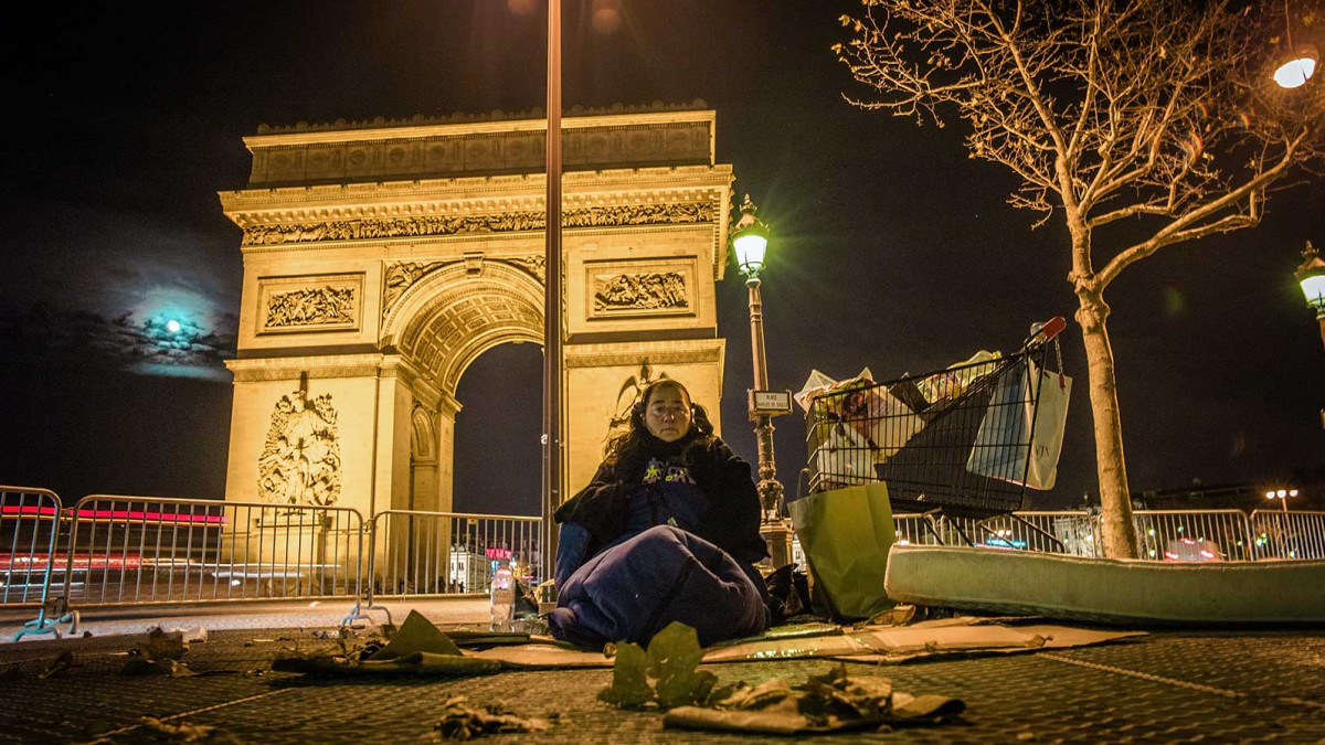 Равнодушието на хората уби известен френски фотограф