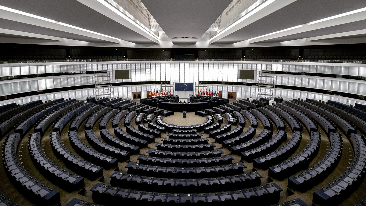 Брюксел отлага правилата за зелено финансиране