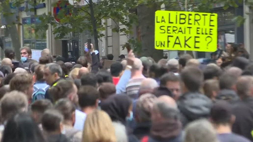Франция е обхваната от протести срещу "санитарната диктатура"
