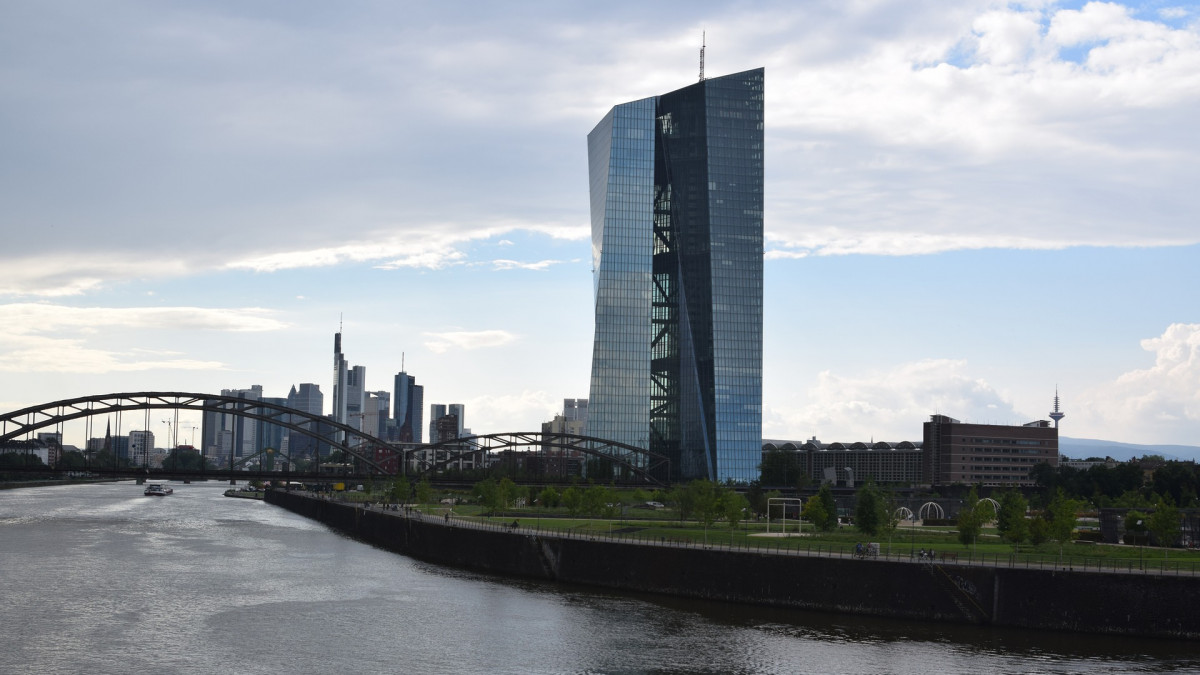 Европейската централна банка запази базовата лихва на нула