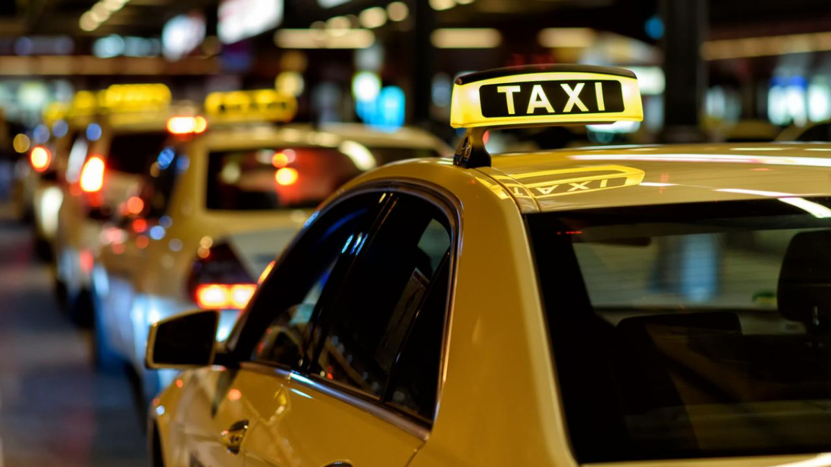 Таксиметровите компании актуализират цените си