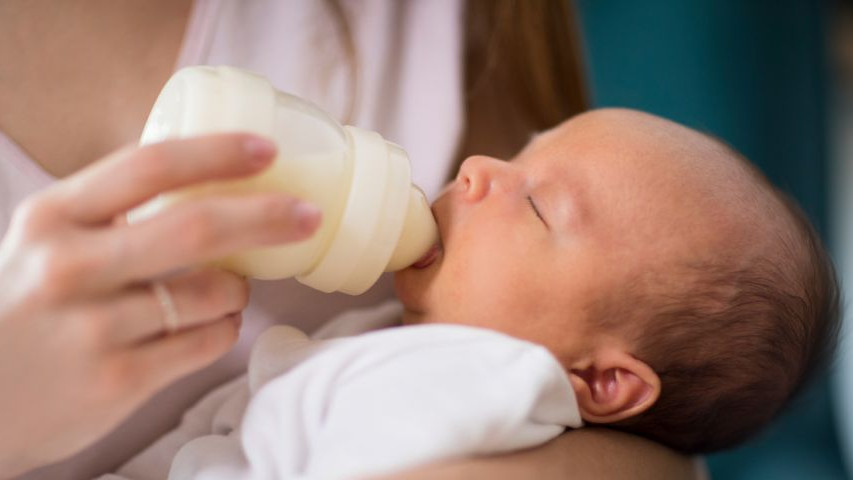 Майчиното мляко е способно да убива опасни бактерии