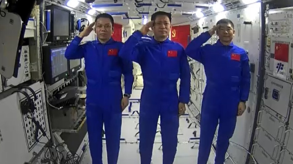 Китайските астронавти пуснаха интернет в Космоса