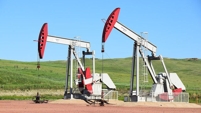 Цената на петрола върви към 100 долара за барел