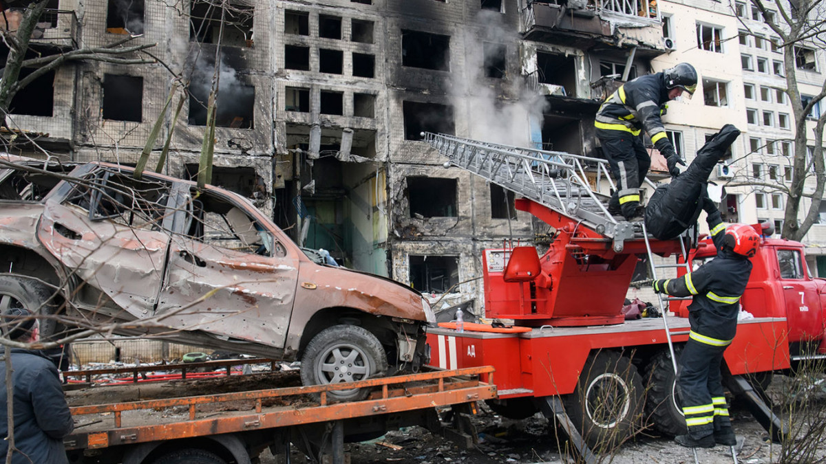 Взривове разтърсват Киев, докато Украйна и Русия подновяват преговорите