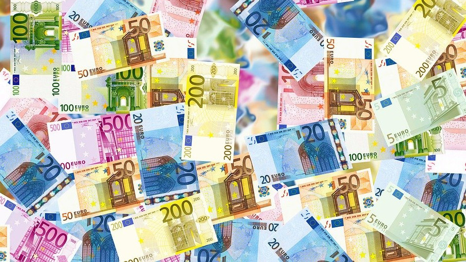Брюксел предупреждава за края на увеличението на заплатите в ЕС