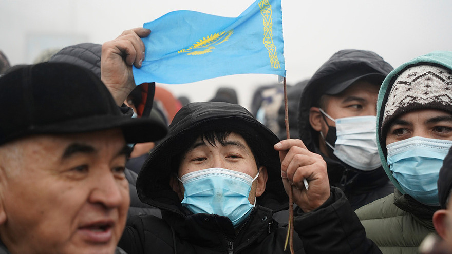 След оставката на правителството, протестиращите в Казахстан поискаха смяна на властта