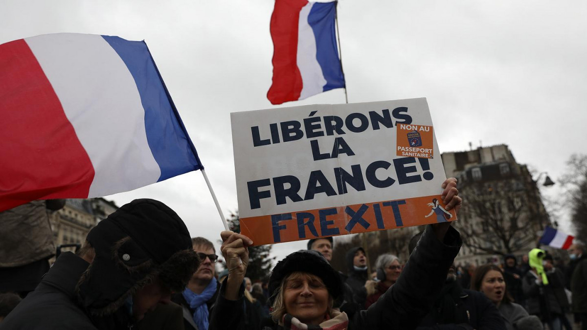 Десетки хиляди протестираха във Франция срещу планираните ковид-ограничения