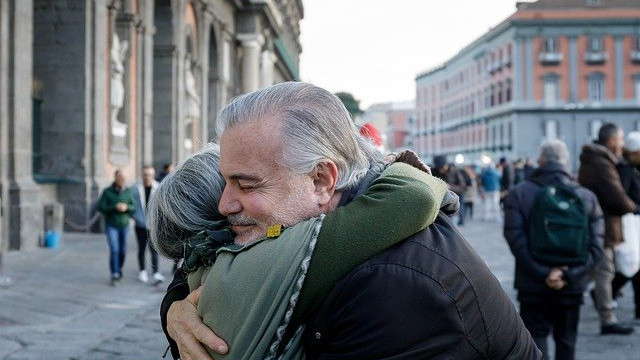 Платете си и в Рим ще ви прегръщат терапевтично