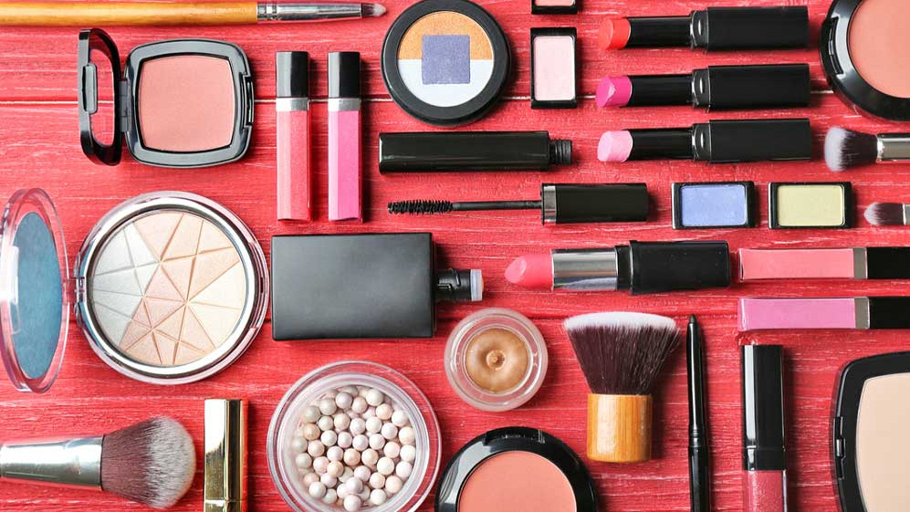 Токсични „вечни“ химикали в състава на над 100 популярни козметични продукта