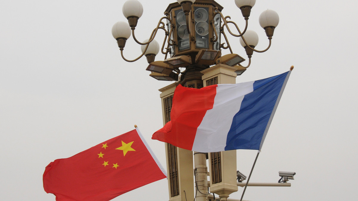 Китай ухажва Франция в опит да подобри връзките си с ЕС