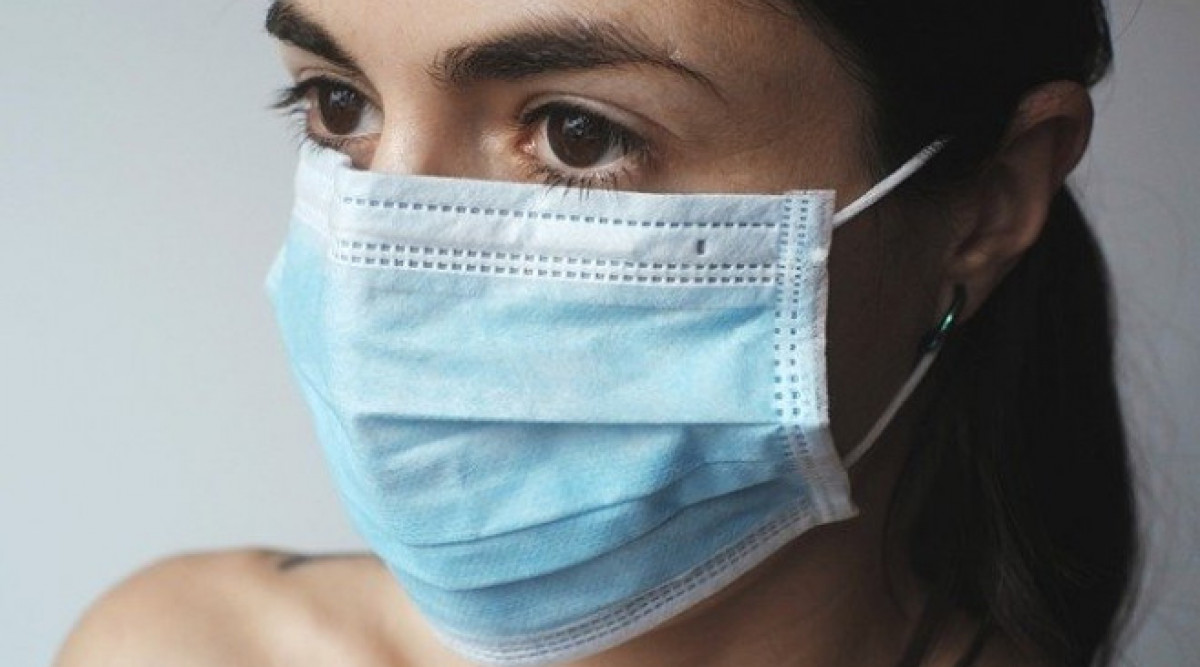 Мигрена, пъпки, задъхване: Как маската може да затрудни нашия организъм