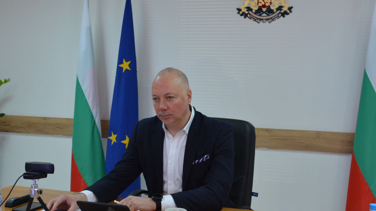 Министър Желязков призова ЕК за защита на транспортния трафик