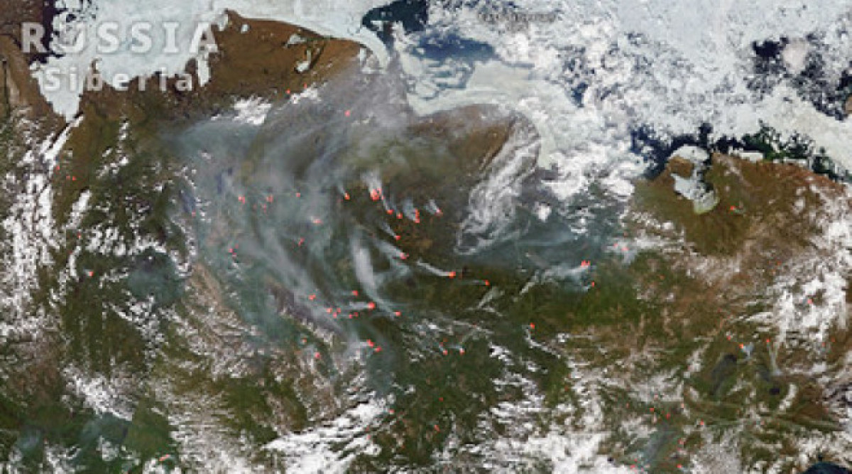 След горещата вълна в Русия, пожарникари се борят с огромни пожари