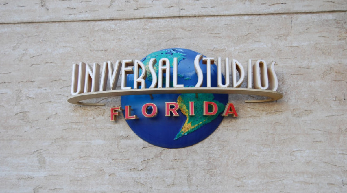 Почти 900 служители на Universal Orlando загубиха работата си