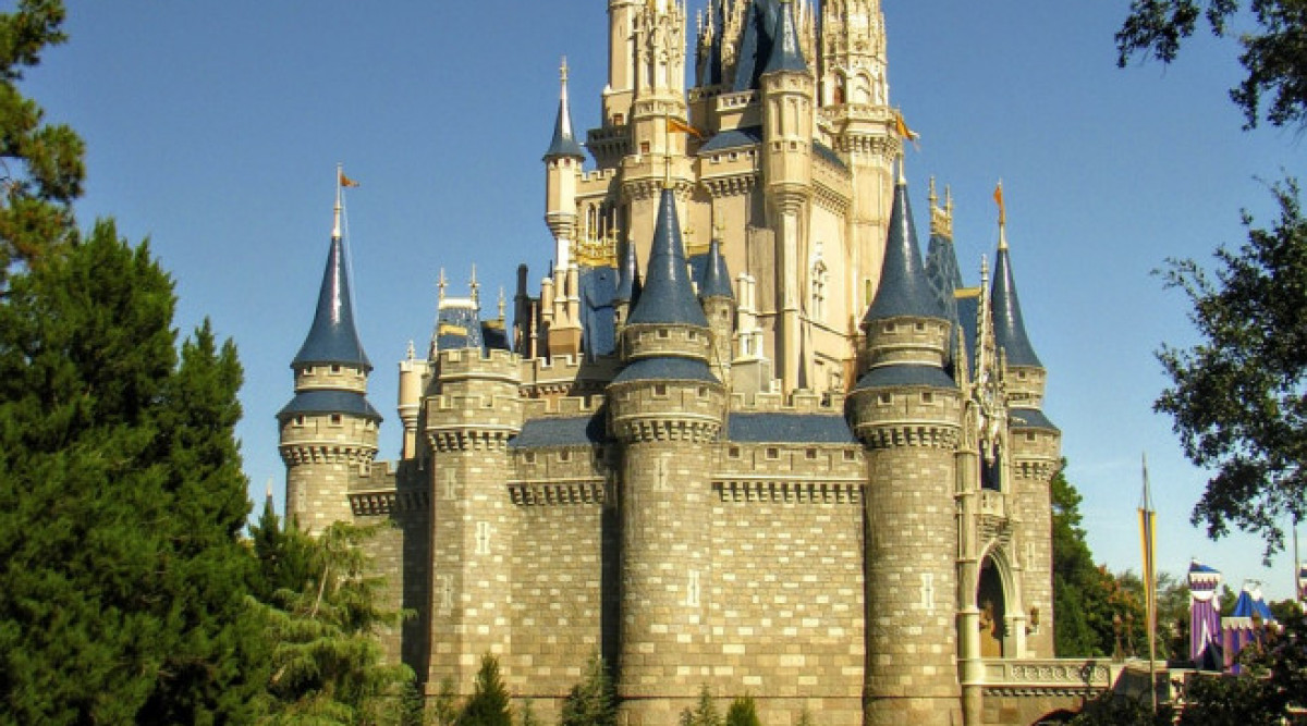 Disney съкращава 28 000 работни места