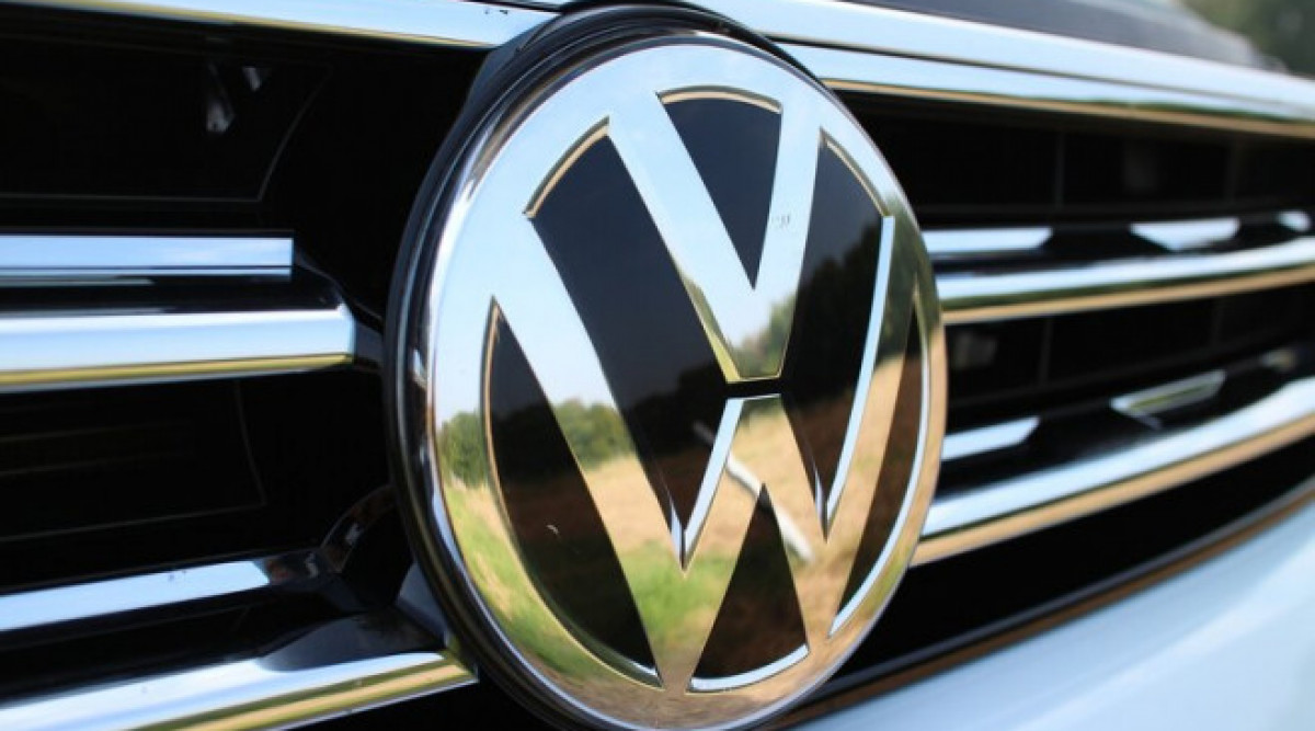 Продажбите на групата VW отново спаднаха рязко през август