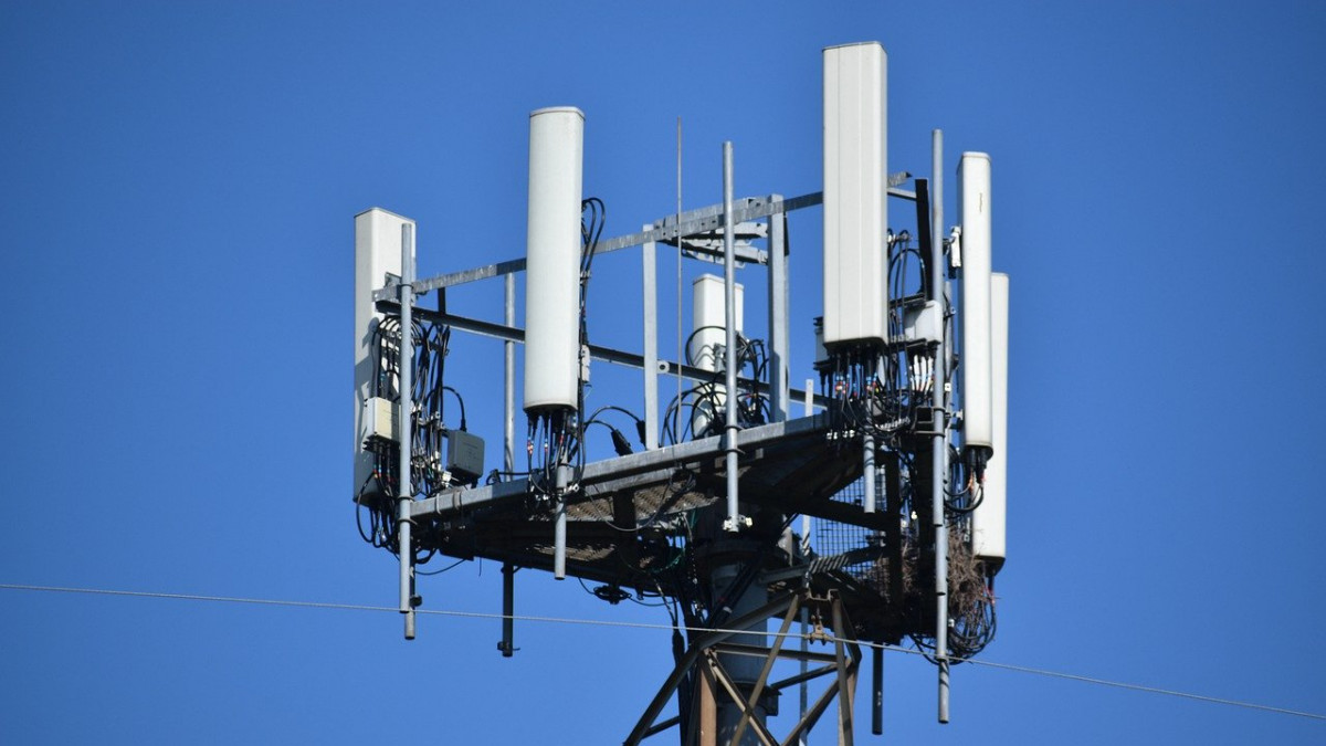 На френските телекоми ще им се наложи да демонтират антените на Huawei