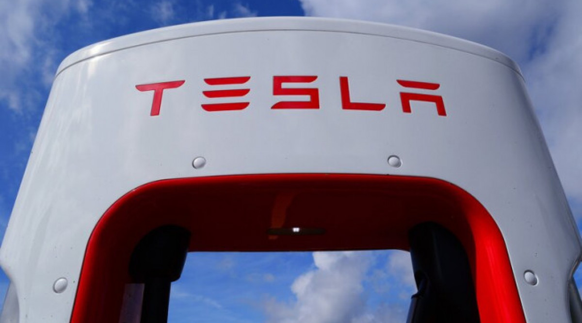 Акциите на Tesla се покачват заради „Деня на батерията"