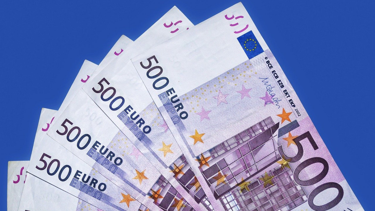 Европейската централна банка ще продължи политиката си по еврото