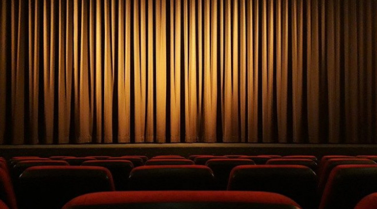 Нови изолиращи седалки за киносалоните в условията на пандемия