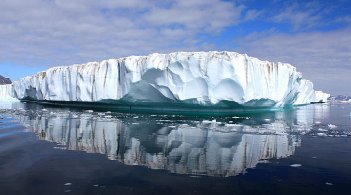 Огромно парче ледена маса се откъсна от най-големия глетчер в Гренландия