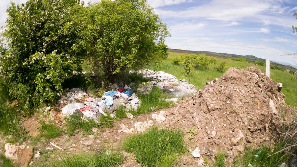 Незаконни сметища в район Банкя установи столичната РИОСВ