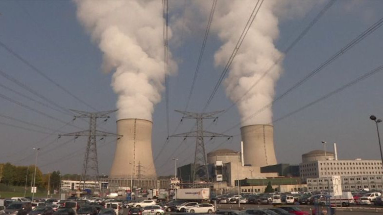 Най-старите атомни реактори във Франция ще работят още десетилетие