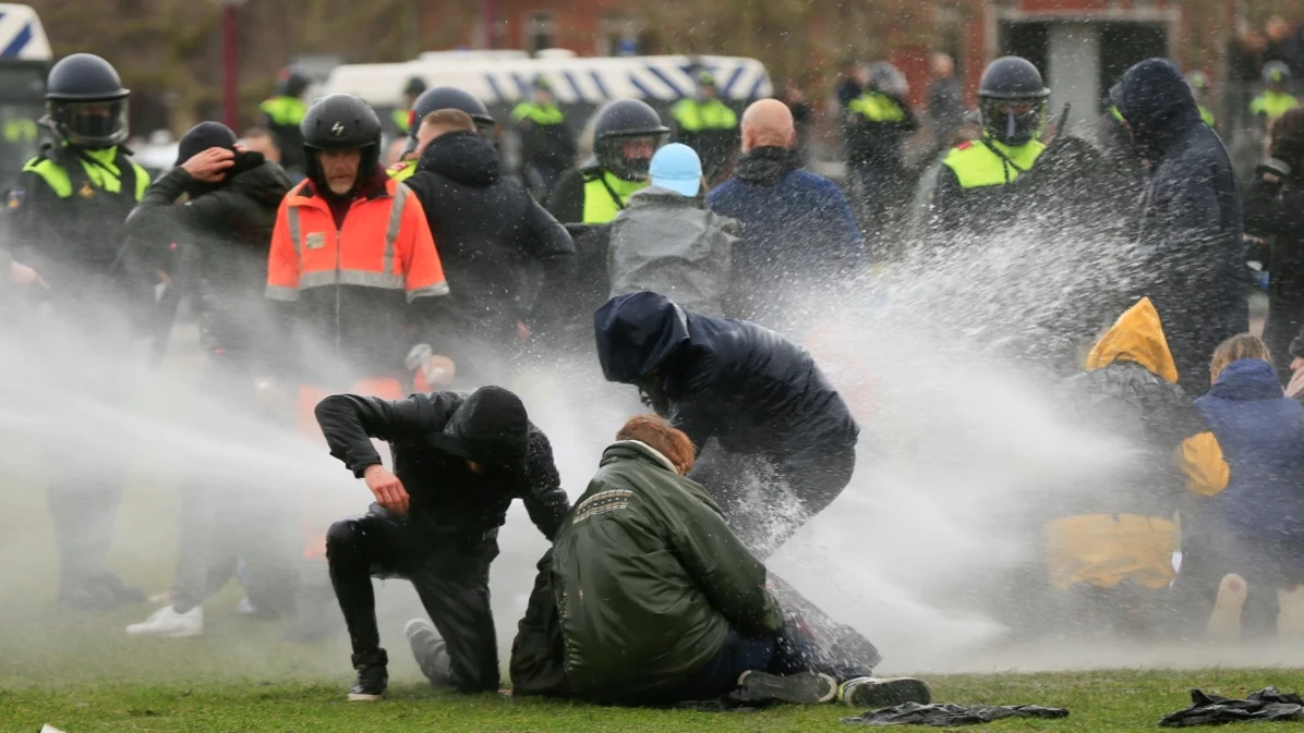 Протести срещу ковид-мерките  в Нидерландия завършиха със стрелба