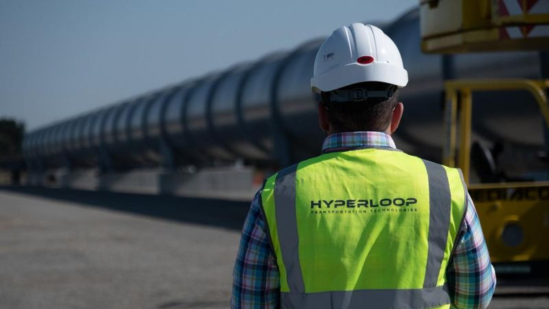 Пътниците на Hyperloop ще се движат с повече от хиляда километра в час