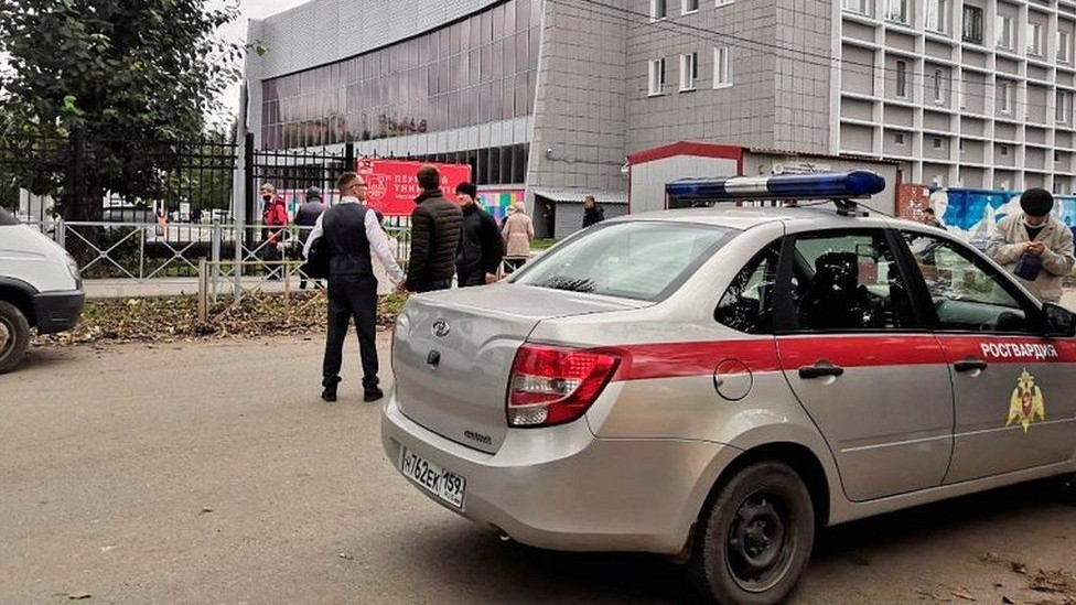 Въоръжен мъж разстреля студенти в Пермския университет