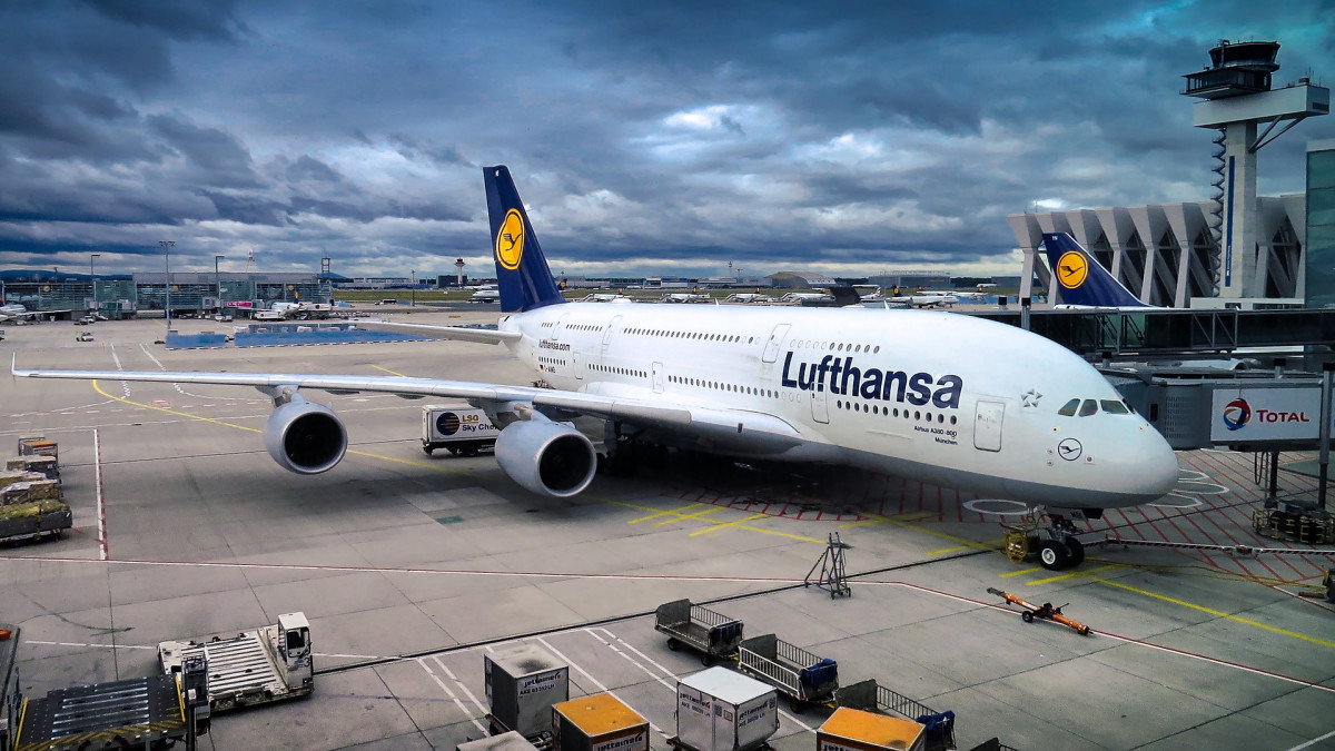 Lufthansa ще съкрати почти 30 хиляди работни места